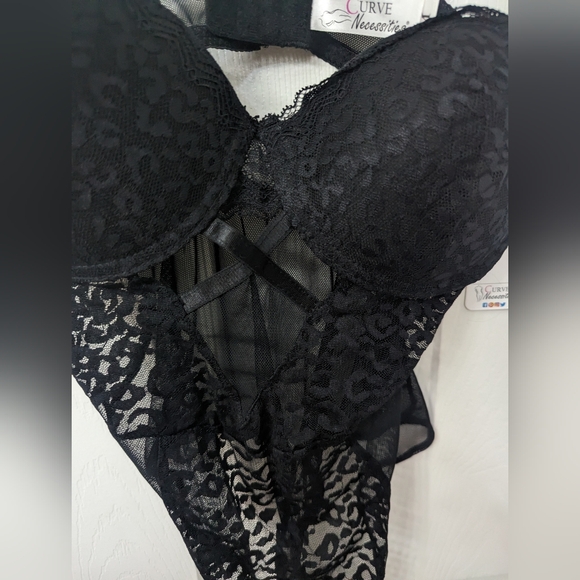 Curve Necessities Bodysuit with Built-in 5 way Convertible - Picture 3 of 9